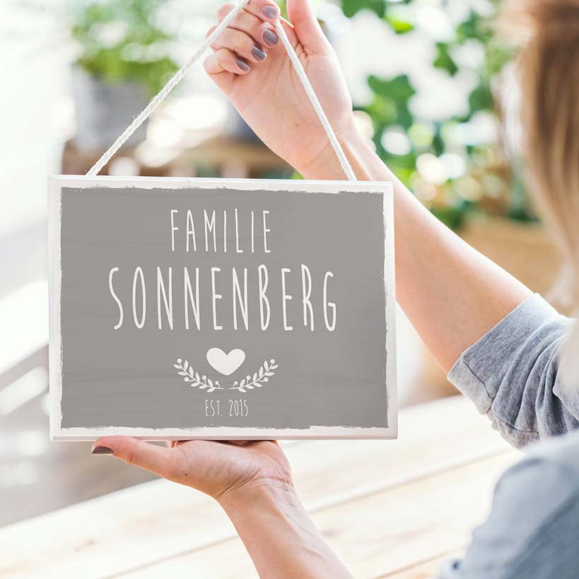 Familienschild mit Namen Herzensprojekt Manufaktur